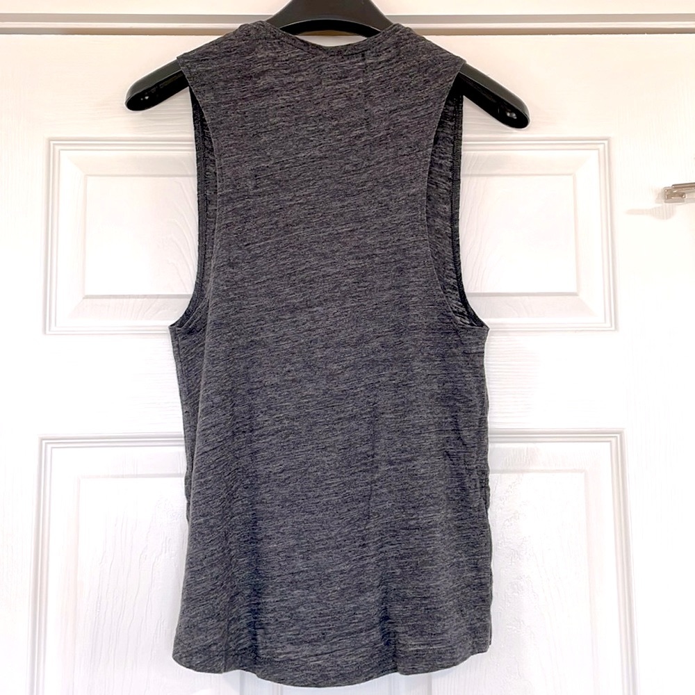 Fun summer tank! Size small - Picture 2 of 3